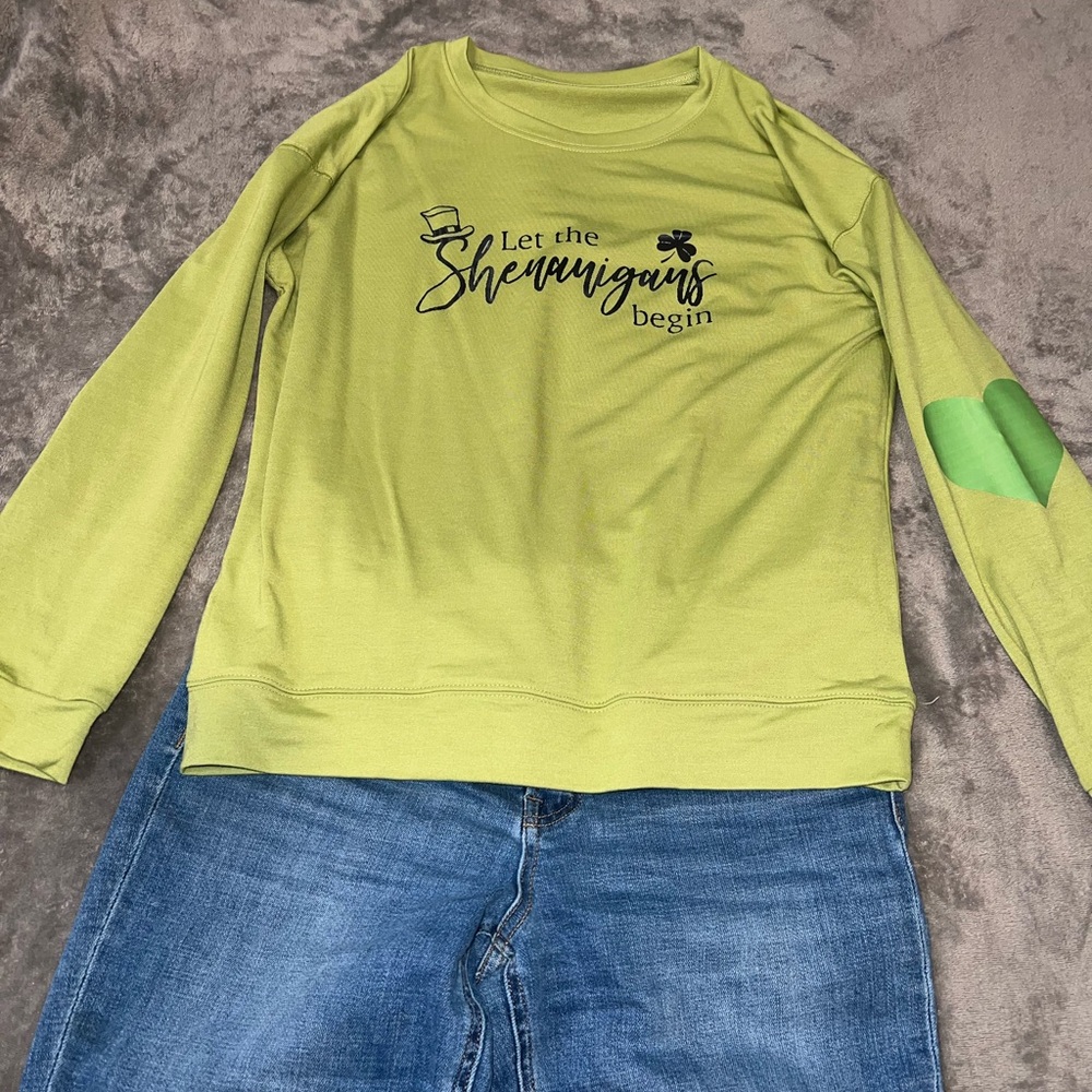 Green Graphic Sweatshirt